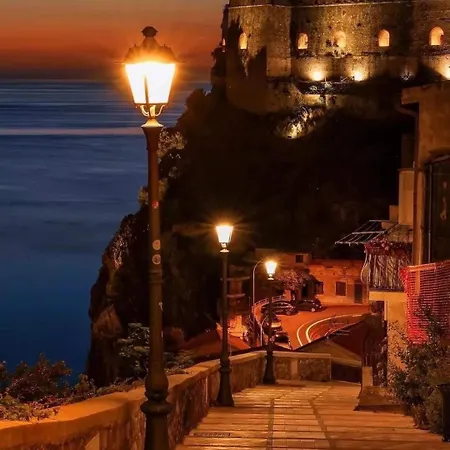E Cariddi * Scilla